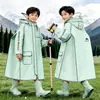 Impermeable infantil para niños y niñas con espacio para mochila, impermeable de cuerpo entero, a prueba de lluvia, con capucha, poncho de lluvia ligero para uso escolar