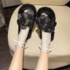 Pantuflas peludas para mujer con diseño floral, nuevo estilo de moda, pantuflas de suela suave para interior y exterior 2026, zapatillas de felpa de suela plana para otoño e invierno