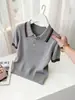 Camisa polo de venta caliente con bloques de color y rayas tejidas para mujer, nueva moda primavera-verano 2026, top de manga corta ajustado