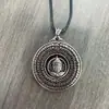 Collar con hebilla de seguridad de cabeza de Buda estilo nacional retro Sutra del Corazón joyería artesanal simple giratoria con acabado envejecido para hombre y mujer