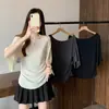 Blusa de verão estilo novo para tamanhos grandes, com decote canoa, mangas sino, design simples, malha que afina e valoriza o corpo.