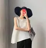 Top Plissado sem Mangas Curto Estilo Miyake com Design Único para Mulheres, Nova Camiseta Regata Solta Assimétrica de Verão para Sessões de Fotos