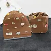 Nuevo conjunto de dos piezas de bufanda gorro de felpa de una sola capa para niños, gorro de algodón con estampado, sombrero cortavientos con protección para los oídos para primavera y otoño
