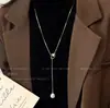 Collar Largo con Colgante de Perla Dorada para Mujer Otoño e Invierno Elegante de Gama Alta Lujo Accesible Cadena para Suéter Accesorios Retro Ajustables