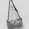 Bolsa de Tofu Geométrica Original Japonesa Bolsa con Cordón Acolchada Bolso de Hombro Versátil Bolso de Moda para la Axila Bolso Cruzado para Mujer