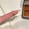 Nuevo Anillo Minimalista de Lujo con Circonita Microincrustada para Mujer, Anillo Abierto Delgado con Banda Cruzada de Ola, Anillo Minimalista de Gama Alta Apilable para Mujer