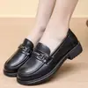 Zapatos Pequeños de Cuero Estilo Británico Zapatos de Mujer 2026 Otoño Nuevos Zapatos de Vestir Suela Suave Cuero Suave Versátiles Slip-on Mocasines para Mamá
