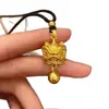 Nuevo Modelo Tienda de Oro Estilo León de Cobre Chapado en Oro Antiguo Colgante con Collar de Cuerda Negra, Directo del Fabricante para Ventas en Vivo de Comercio Electrónico