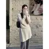Um Conjunto Completo de Looks Ootd para o Estilo de Início de Outono Coreano Tricôs Brancos e Conjuntos de Calça Cinza para Mulheres