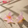 Cabeças de Flores de Lírio Mini Artificiais Direto do Fabricante para Montagem de Cenas Externas, Arranjo de Arco de Parede de Flores e Decoração de Móveis