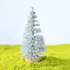 Árvore de Natal em miniatura com cena de inverno, mini cedro com agulhas de pinheiro, pequenos enfeites decorativos de Natal, árvores coníferas coloridas e pinheiros cor-de-rosa