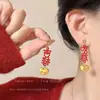 Nuevos Pendientes de Tachuela de Pony Rojo Perla para Mujer, Estilo Caliente Otoño/Invierno 2026, Diseño Único de Nicho con un Toque de Lujo, Pendientes de Lujo Ligero