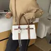 Bolso de mano de lujo ligero de nicho para comercio exterior para mujer, nuevo, estilo retro para el trabajo, para el día a día, de un solo hombro, cruzado