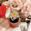 Anillo de camelia TikTok live popular imitación diamante amarillo seis flores retro moderno lujo ligero de alta gama para mujer