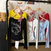 Verão Novo Doce Picante Slim Fit Estampa de Desenho Gatinho Gato Patchwork Xadrez Ombro Único Colete para Mulheres com Bojos Camiseta