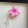 Pinza para el pelo de flor negra brillante con estampado de leopardo de plumeria, pinza para el pelo de colores de tamaño mediano, pinza con clip para pelo medio recogido, pasador de plástico para mujer, 4 cm