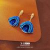 Agulha de prata Klein azul plissado brincos de metal irregular estilo frio exagerado brincos de alta qualidade atacado