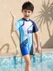 Nuevo traje de baño para niños, traje de baño de una pieza para niño, línea simple, traje de baño guapo, traje de baño para playa y surf
