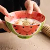 Tigela de Melancia com Rosto Sorridente de Fábrica Tigela de Cerâmica para Sopa e Macarrão Doméstica Tigela de Frutas Comercial de Alta Qualidade Tigela de Arroz Tigela de Sopa com Cor Esmaltada por Baixo para Restaurante