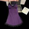 Elegante Camisón con Abertura, Estilo Puro Deseo, Camisón de Lujo con Ribete de Encaje de Seda Helada y Almohadillas en el Pecho, Cómodo Ropa de Casa de Seda Helada
