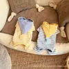 Ropa para perros, colección de otoño e invierno, overol con capucha de cuatro patas para mascotas, ropa de estar cálida y forrada de polar para uso en interiores, venta al por mayor