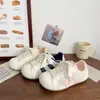 Zapatillas casuales transpirables de malla para mujer con puntera de concha, nuevo estilo coreano chic de nicho de verano, zapatos deportivos blancos