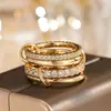 Anillo de Cobre y Circonia de Venta Caliente Transfronterizo, Nuevo Estilo, Anillo de 4 Anillos Entrelazados Completamente Incrustado con Diamantes, Bestseller Bicolor con Múltiples Elementos