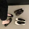 Sapatos Femininos Retro Franceses com Salto Aumentador e Dedos Separados Sapatos Pé de Porco Novo Estilo 2026 Sapatos Ferradura de Boca Rasa Temperamento Sapatos de Salto Único Pé de Porco Feminino