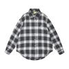 2025 Novo Estilo Japonês Vintage Carta Bordada Xadrez Lapela Camisa de Manga Longa para Homens e Mulheres Camisa Casual Solta para Casal