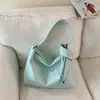 Bolsa de Ombro Único Super Popular para Mulheres 2026 Novo Padrão Trançado Casual Versátil Bolsa Transversal Bolsa Tote Bordada para o Dia a Dia