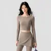 Conjunto de yoga para mujer para verano y otoño, con un top atlético de manga larga ajustado y pantalones de cintura alta ligeramente acampanados, adecuado para correr, Pilates y entrenamiento.