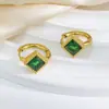 Fábrica de Pendientes de Acero de Titanio Dongguan 8 Estilos de Juegos de Pendientes Multiestilo Chapados en Oro, Suministro Exclusivo Transfronterizo de Pendientes, Al por Mayor en Stock