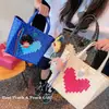 HD7123A07 Bolsa de Palha Plástica Tecida com Padrão de Coração de Pixel para o Trabalho, ao Ar Livre, Mão ou Ombro, Lembrança