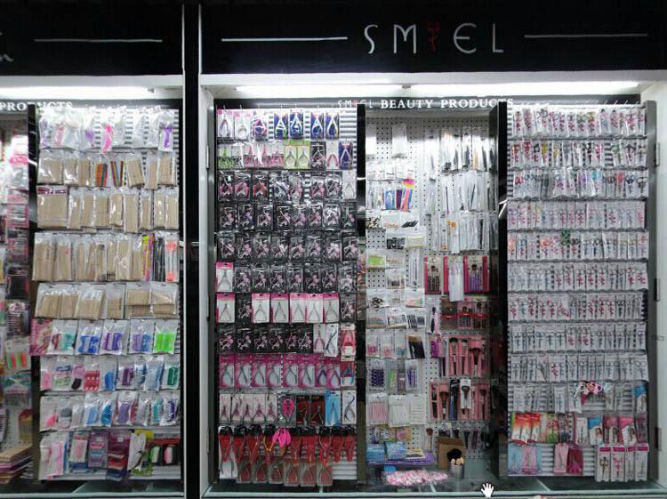 2454207432_1918631015