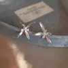 Aretes de Flor de Magnolia Tridimensional de Temperamento Iris Estilo Chino Lujo Ligero Diseño de Nicho Estilo Celebridad Literaria de Internet