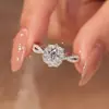 Nuevo Anillo de Diamante Copo de Nieve Huevo de Paloma Super Brillante Moda Lujo Ligero Versátil Joyería para Mano Anillo Exquisito Ajustable para Dedo Índice Artículo Popular