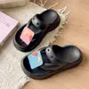 Pantuflas de verano para mujer para exteriores, sandalias de moda estilo coreano, zapatos de playa creativos y versátiles de suela gruesa de doble uso, pantuflas para el hogar