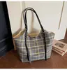 Bolso tipo chaleco de lana a cuadros transfronterizo, Bolso de hombro de gran capacidad, Bolsa de compras, Bolso de lona versátil, Nuevo estilo de otoño e invierno para mujer, Estilo de viajero
