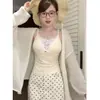 2611 # Camisola de Encaje Estilo Deseo Puro para Mujer con Copas, Cuello en V, Corte Ajustado, Favorecedor, Adecuada para Usar en Capas o Sola