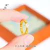Anillo Cuadrado de Zircón Color Oro Arena Mismo Estilo de Puzuo Gold Store para Mujer, Lujo Accesible, Gama Alta, Anillo Sencillo y Versátil para Dedo Índice para Novia