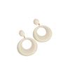 Pendientes redondos blancos de temperamento retro para mujer, pendientes acrílicos geométricos, pendientes de personalidad de moda de alto sentido, venta al por mayor