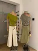 Wgwe9030 Ropa de Mujer Shisanxing de Guangzhou 2026 Nuevo Estilo Diseño Rayado Cuello Asimétrico Top Camiseta Única de Manga Corta