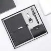 Conjunto de presente cultural e criativo para negócios: caderno, porta-cartões, bloco de notas, chaveiro conjunto de quatro peças para escola e banco com logotipo em relevo