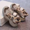 Sandálias esportivas infantis, sapatos de praia para meninos e meninas, novos sapatos casuais de verão com botão, sandálias respiráveis antiderrapantes para meninos