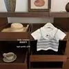 Conjunto de niña: conjunto elegante de dos piezas para bebés, que incluye una camiseta y pantalones casuales de pierna recta con un dobladillo elegante, top y pantalones modernos