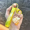 Llavero creativo de concha pequeña con aceite, lindo colgante pequeño de arena movediza líquida, accesorios para bolso, pequeño colgante de regalo, venta al por mayor