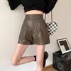 Shorts de couro femininos, novo modelo outono 2026, cintura alta, modelador, corte A, estilo outono e inverno, calça de couro PU wide leg marrom, adequada para usar com botas