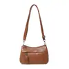 Popular bolso bandolera de comercio exterior, bolso de hombro de textura vintage de lujo ligero, bolso de cuero suave para madres de mediana edad, bolso versátil al hombro al por mayor