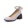 Nova fivela bico quadrado boca rasa camada única de primavera e outono sapatos salto grosso salto alto tamanho 33-50 sapatos de comércio exterior