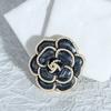 Novo Broche de Camélia de Alta Qualidade para Mulheres, Alfinete Elegante Estilo Chanel, Alfinete de Gola Anti-Exposição, Acessório de Fixação